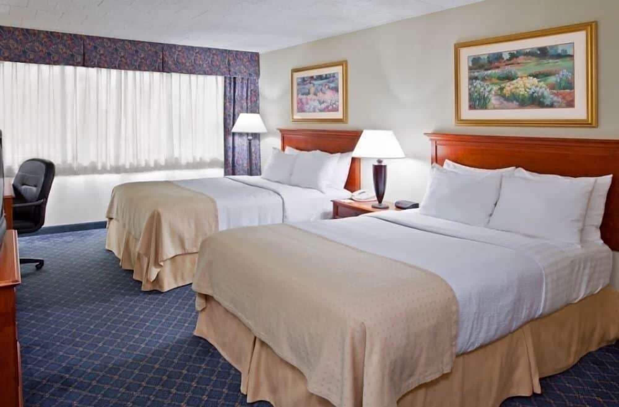 Ramada By Wyndham Uniontown Hotel Exterior photo