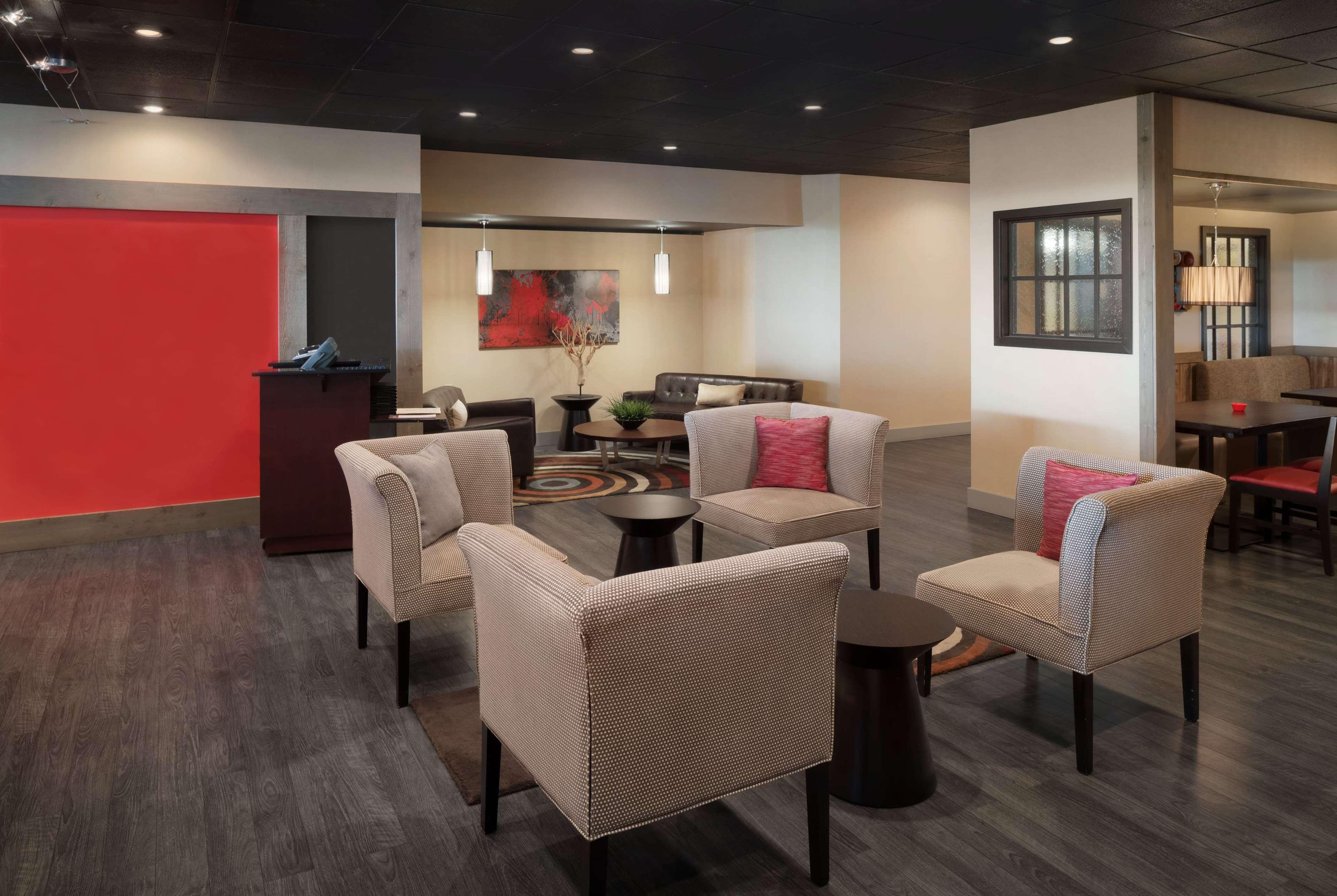 Ramada By Wyndham Uniontown Hotel Exterior photo