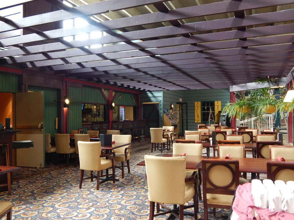 Ramada By Wyndham Uniontown Hotel Exterior photo