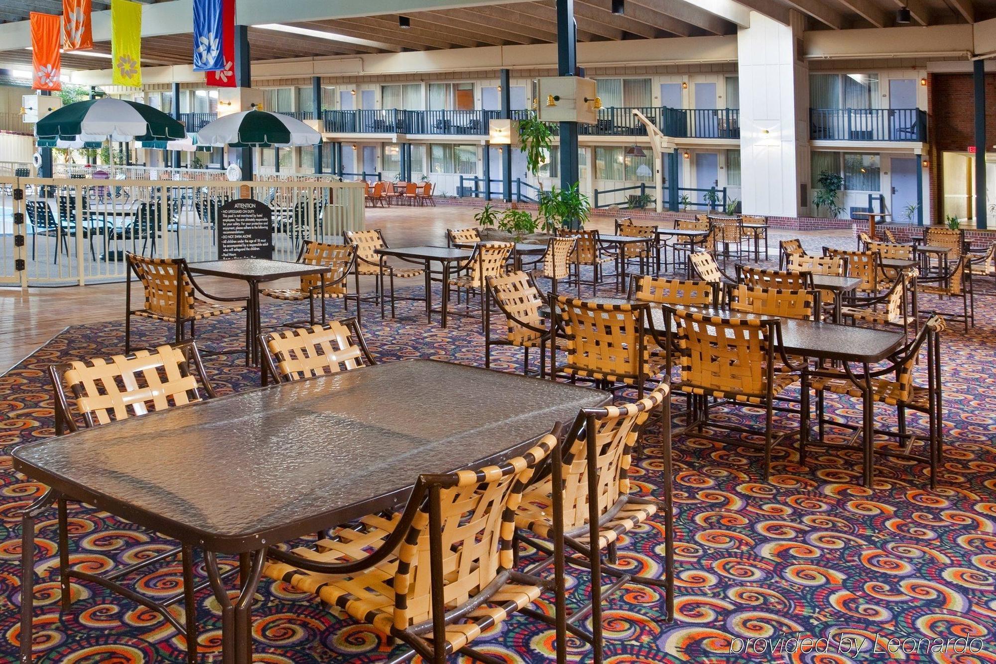 Ramada By Wyndham Uniontown Hotel Restaurant photo