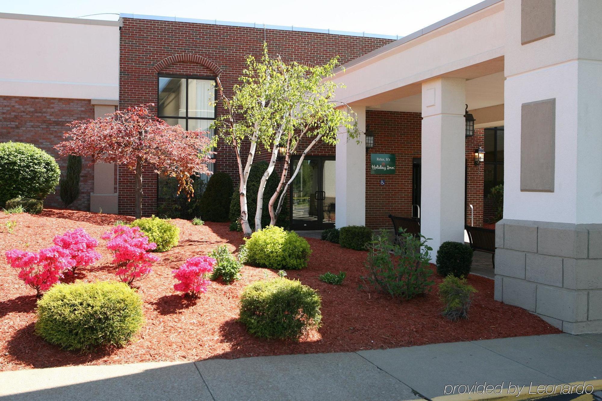Ramada By Wyndham Uniontown Hotel Exterior photo