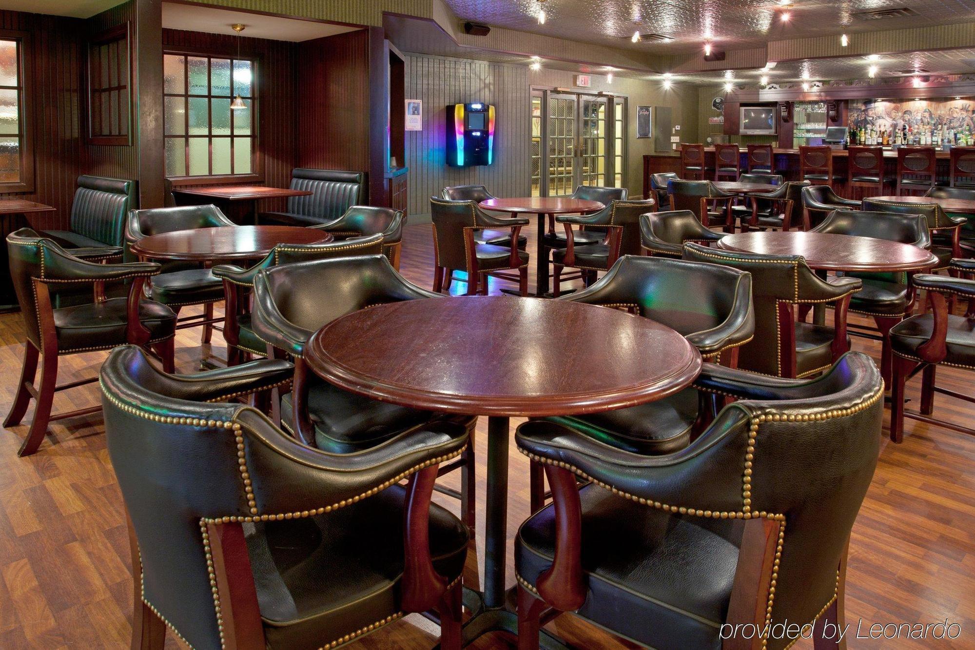 Ramada By Wyndham Uniontown Hotel Restaurant photo
