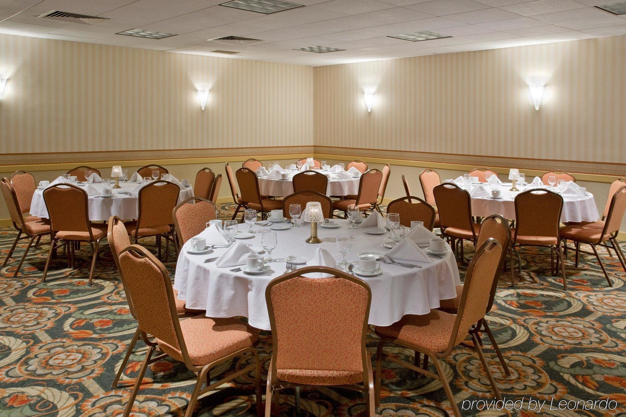 Ramada By Wyndham Uniontown Hotel Exterior photo