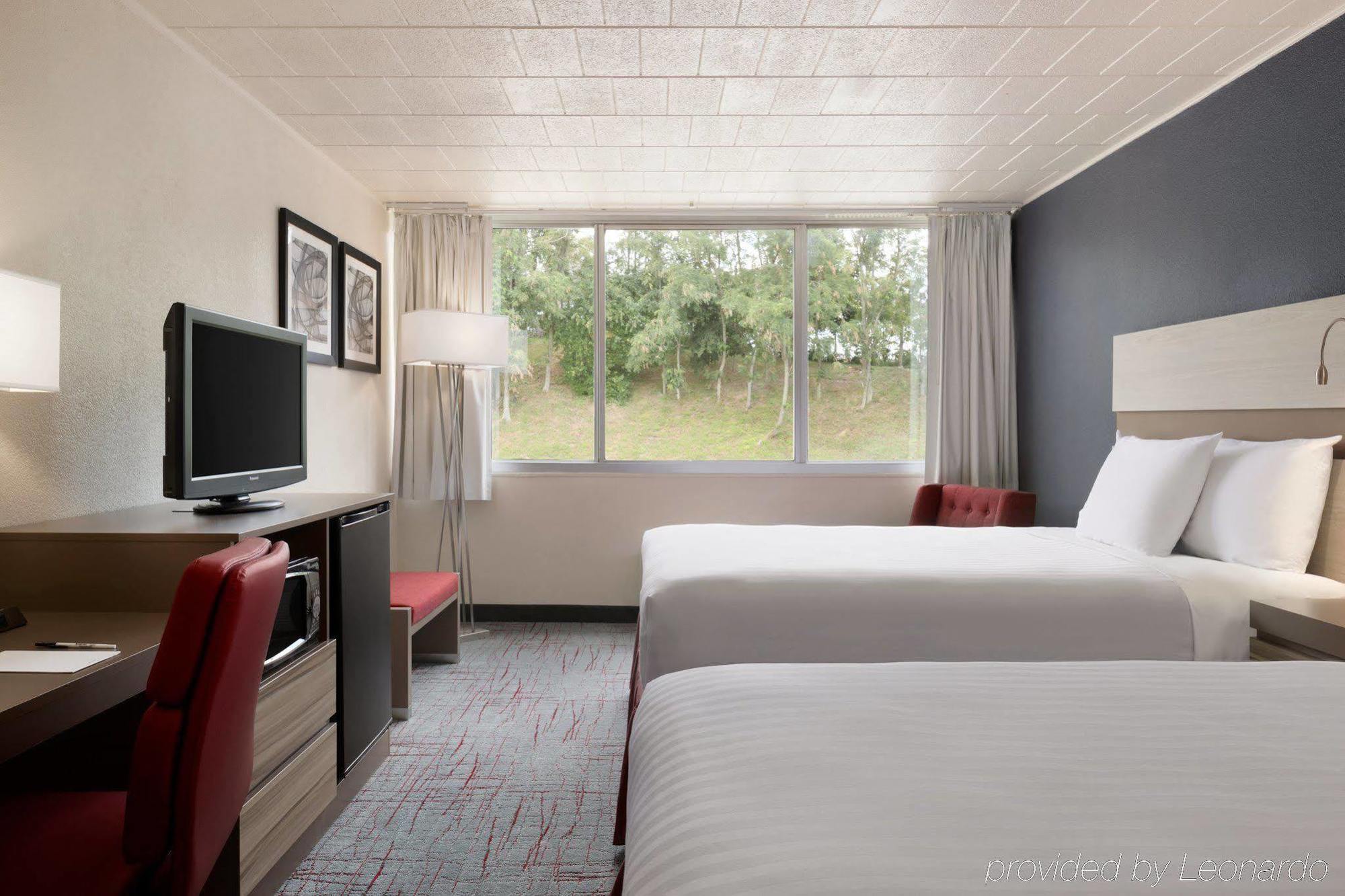 Ramada By Wyndham Uniontown Hotel Exterior photo
