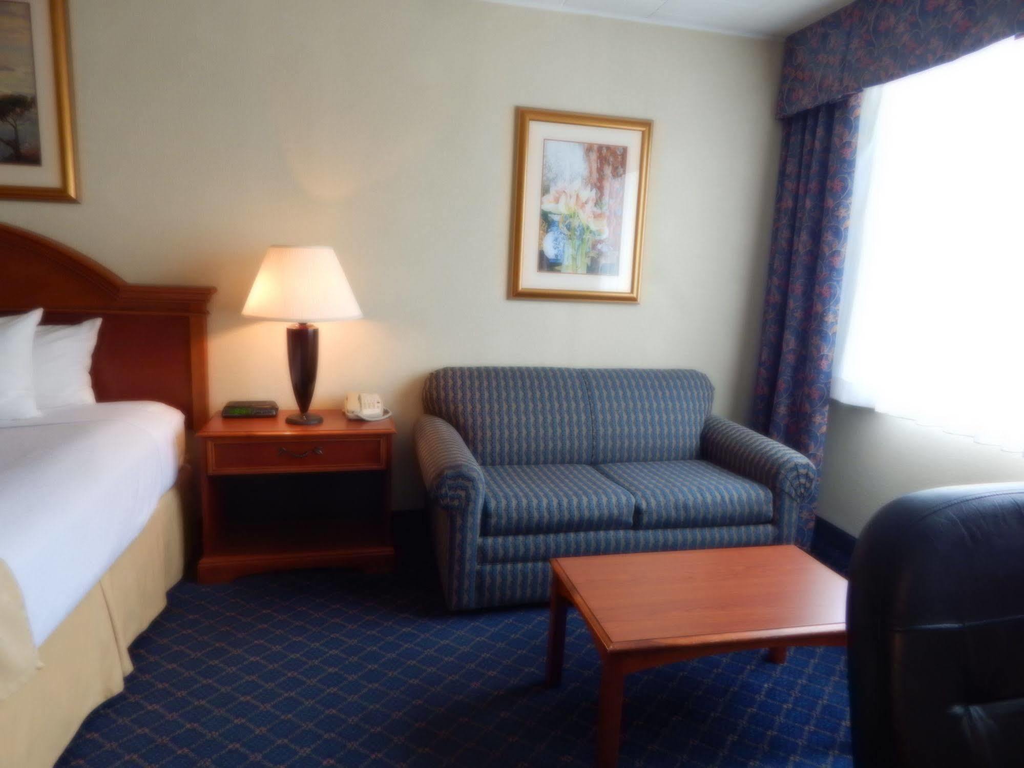 Ramada By Wyndham Uniontown Hotel Exterior photo