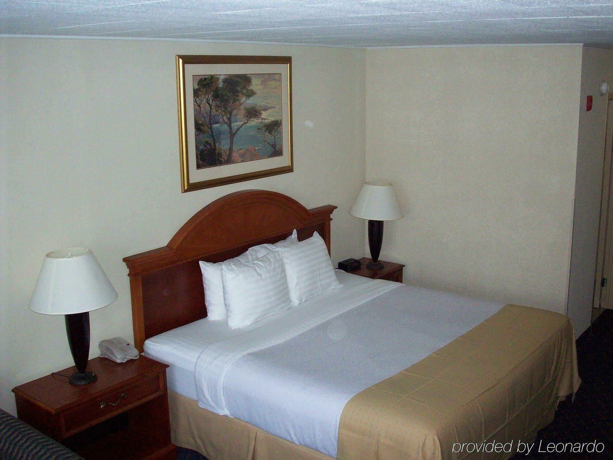 Ramada By Wyndham Uniontown Hotel Exterior photo