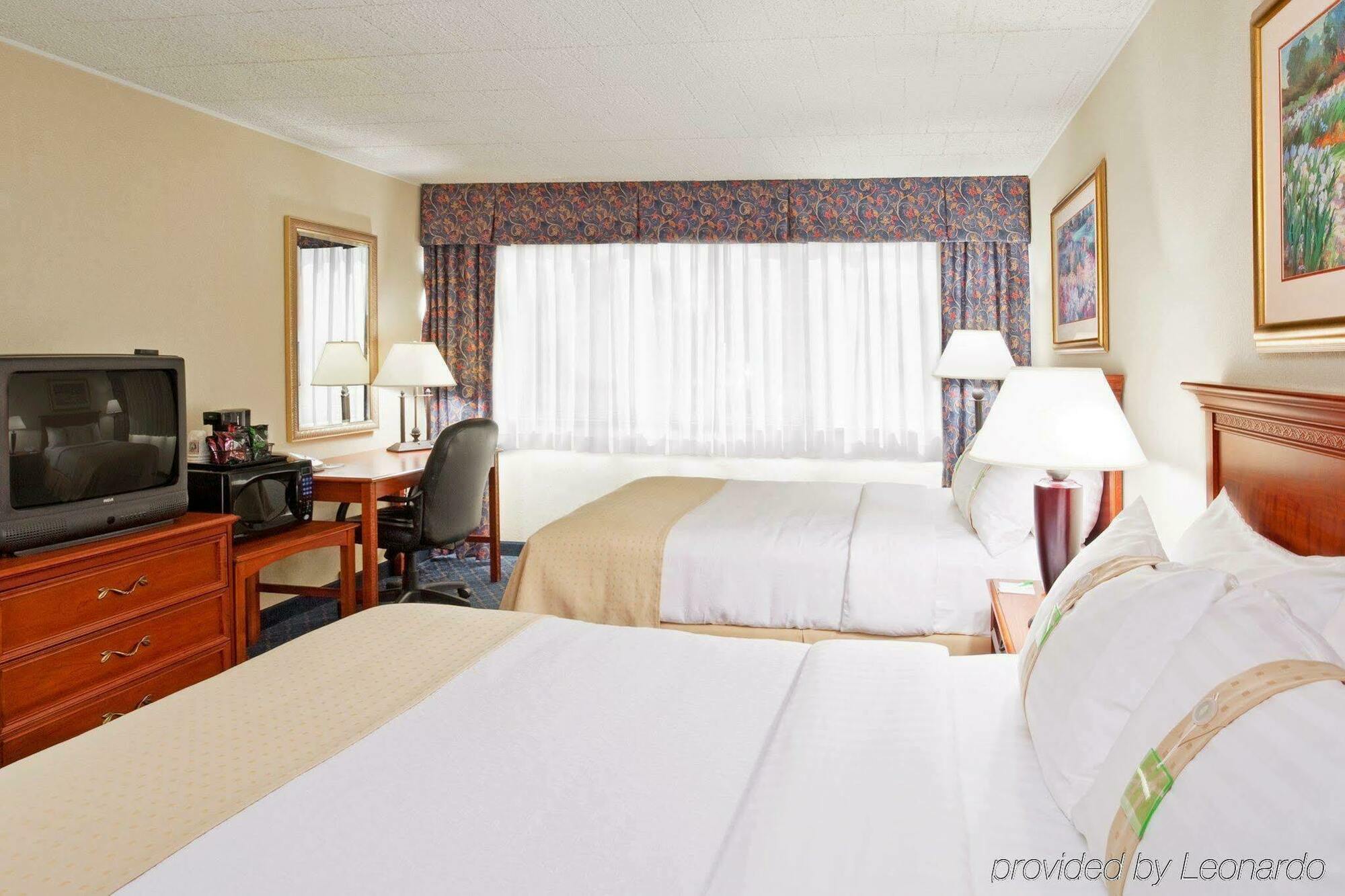 Ramada By Wyndham Uniontown Hotel Exterior photo