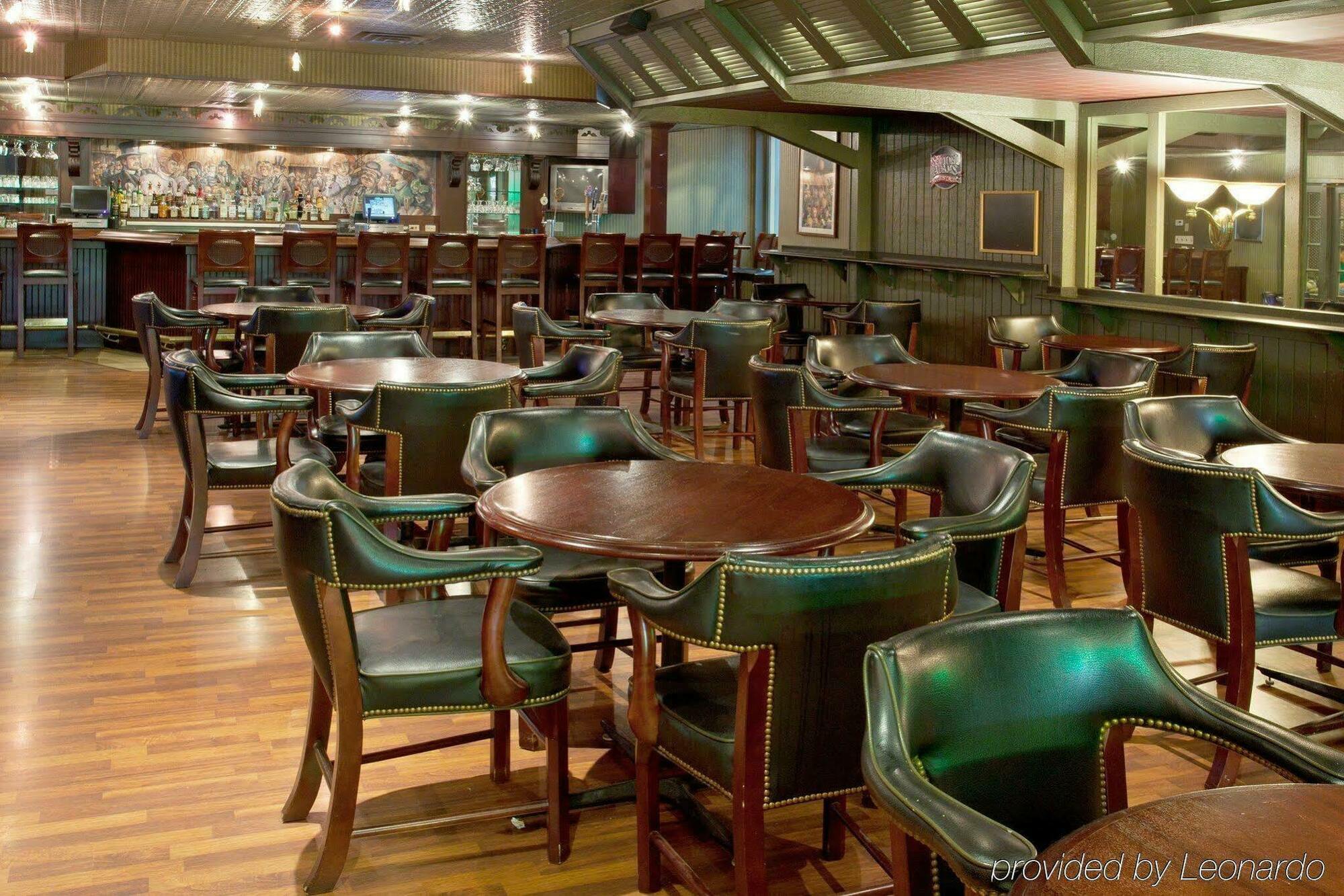 Ramada By Wyndham Uniontown Hotel Restaurant photo